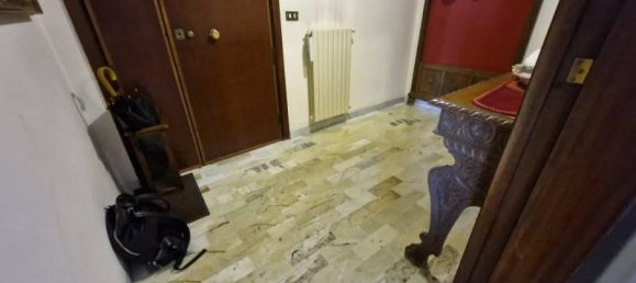 3 rooms Apartment in Naples, Italy No. 37046 2