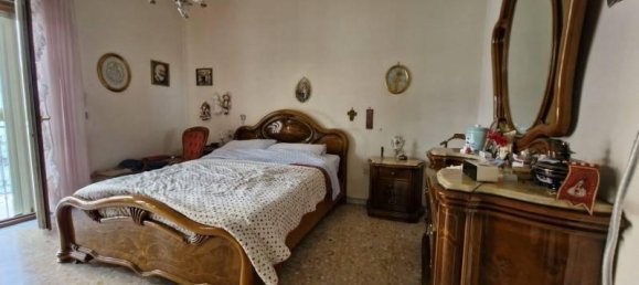 3 rooms Apartment in Naples, Italy No. 37046 10