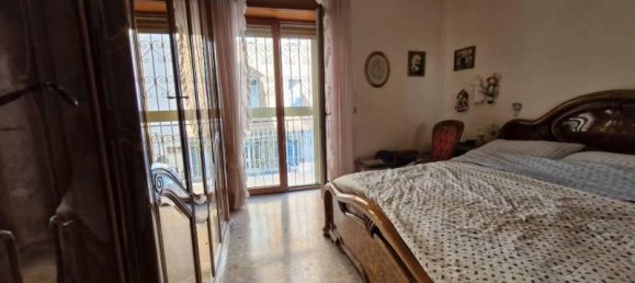 3 rooms Apartment in Naples, Italy No. 37046 9