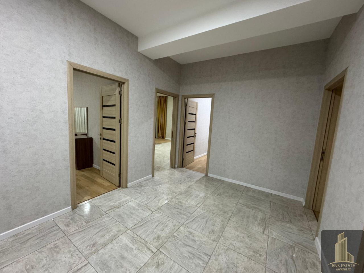 4 bedrooms Apartment in Baku, Azerbaijan No. 1390