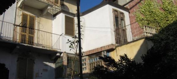 5 rooms Building in Asti, Italy No. 250995 2