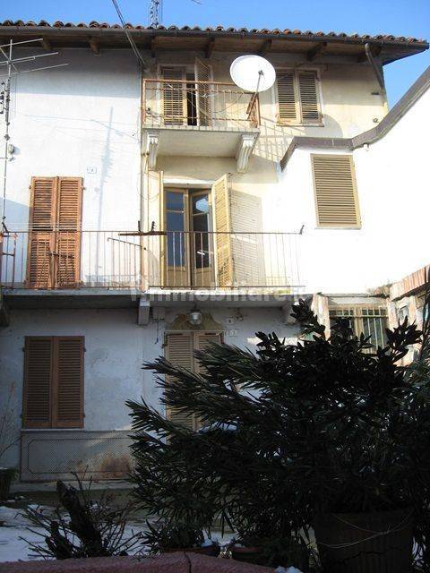 5 rooms Building in Asti, Italy No. 250995