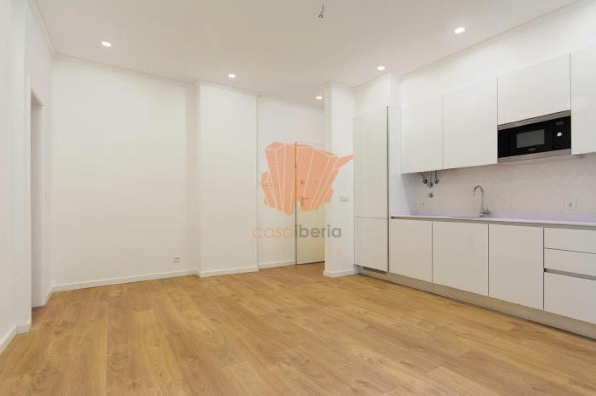 Studio in Lisbon, Portugal No. 3237