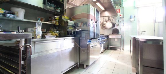 Коммерческая недвижимость с 4 комнатами в Павия, Италия № 187190 4