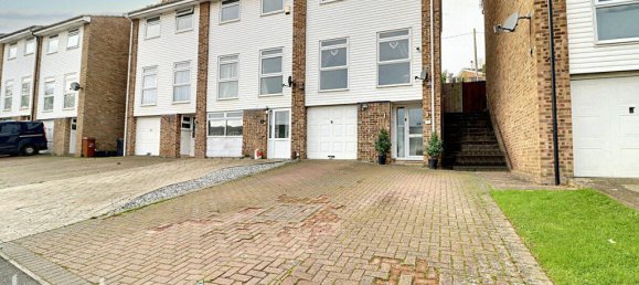 3 bedrooms Commercial property in Biggin Hill, United Kingdom No. 4771 2