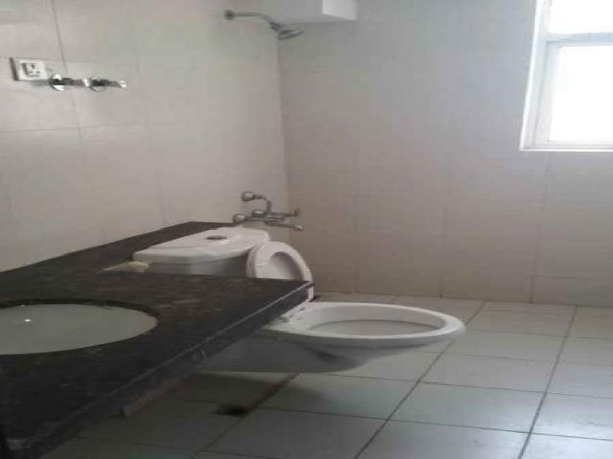 2 bedrooms House in Noida, India No. 24734