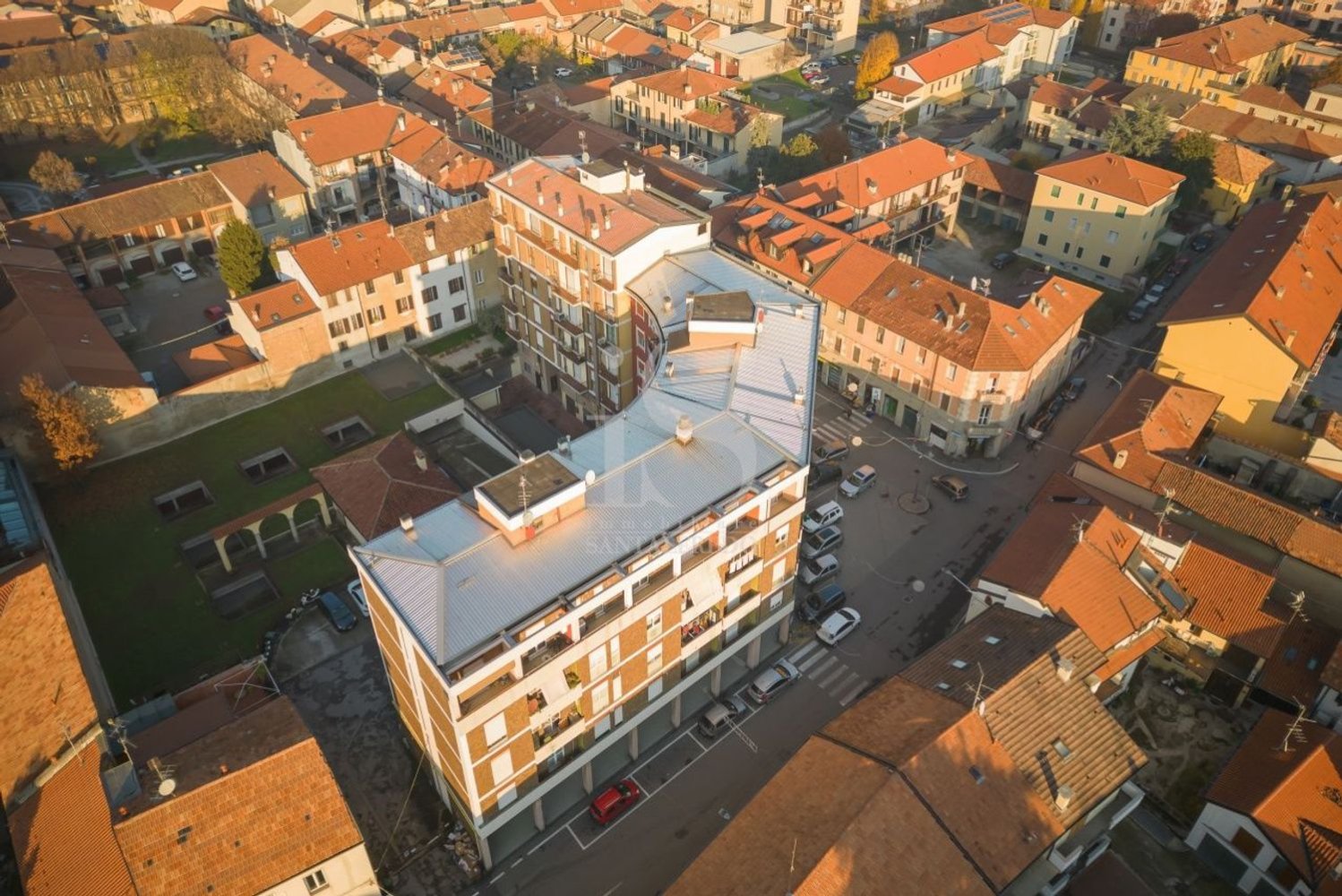14m² Garage in Concorezzo, Italy No. 148351