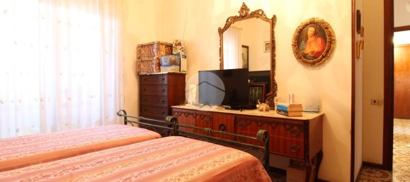 33 bedrooms Apartment in Quartucciu, Italy No. 377628 17