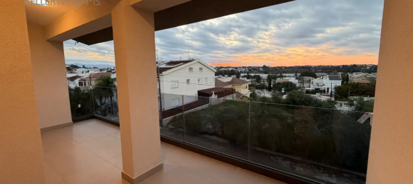 Квартира с 4 спальнями в Строволос, Кипр № 26076 2