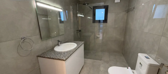 Квартира с 4 спальнями в Строволос, Кипр № 26076 10