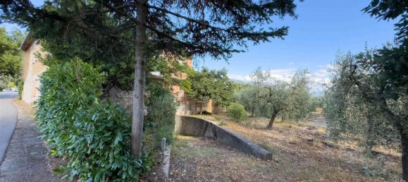 Дом с 6 комнатами в Треви, Италия № 267916 38