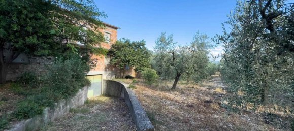 Дом с 6 комнатами в Треви, Италия № 267916 39