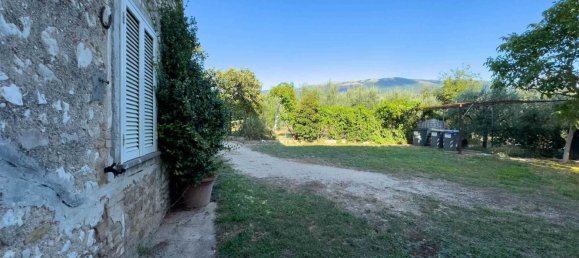 Дом с 6 комнатами в Треви, Италия № 267916 34