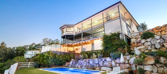 4 bedrooms House in Mudgeeraba, Australia No. 702 29