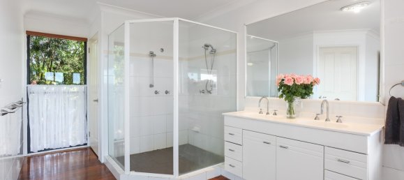 4 bedrooms House in Mudgeeraba, Australia No. 702 17