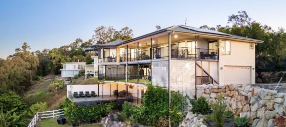 4 bedrooms House in Mudgeeraba, Australia No. 702 27