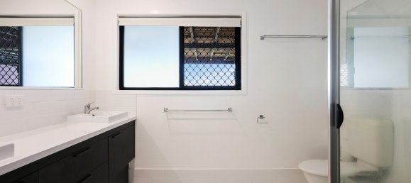 4 bedrooms House in Mudgeeraba, Australia No. 702 24