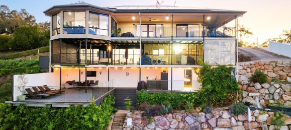 4 bedrooms House in Mudgeeraba, Australia No. 702 4