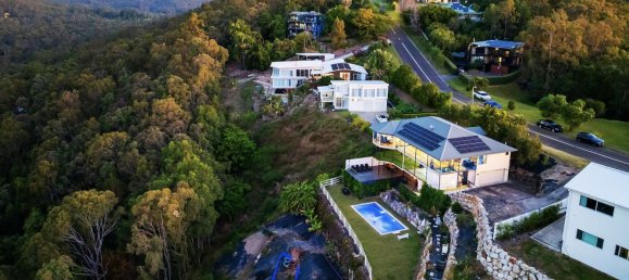 4 bedrooms House in Mudgeeraba, Australia No. 702 12