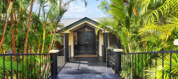 4 bedrooms House in Mudgeeraba, Australia No. 702 21