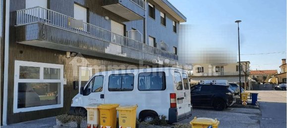 3 rooms Commercial property in Preganziol, Italy No. 293398 2