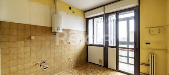 4 bedrooms Apartment in Grugliasco, Italy No. 191315 9