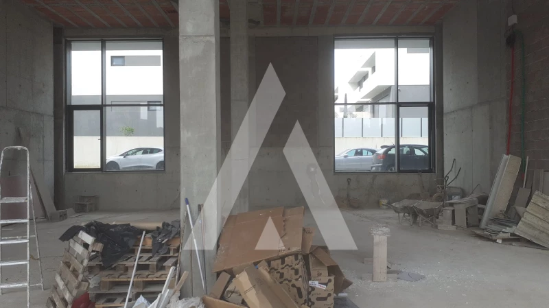 Gewerbliche Immobilie in Fanzeres, Portugal 102m², Nr. 57483