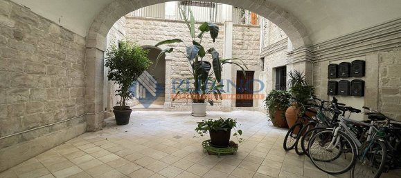 2 bedrooms Penthouse in Trani, Italy No. 346967 3