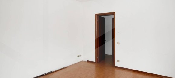 2 rooms Apartment in Turate, Italy No. 20494 8