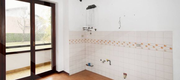 2 rooms Apartment in Turate, Italy No. 20494 10