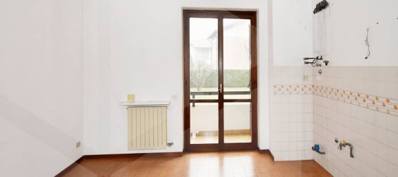 2 rooms Apartment in Turate, Italy No. 20494 9