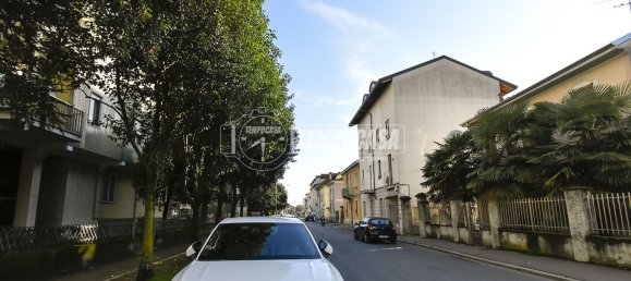 3-salle Appartement à Rho, Italy No. 258144 12