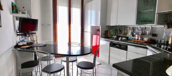 3 bedrooms Apartment in Sesto San Giovanni, Italy No. 357825 16