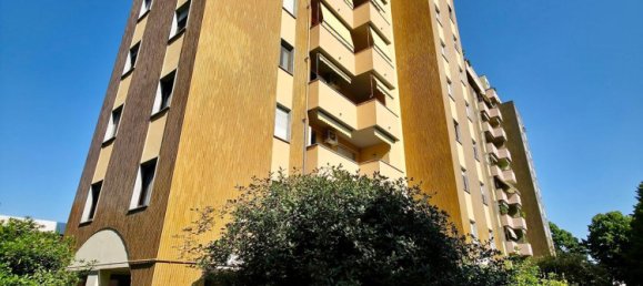 3 bedrooms Apartment in Sesto San Giovanni, Italy No. 357825 3