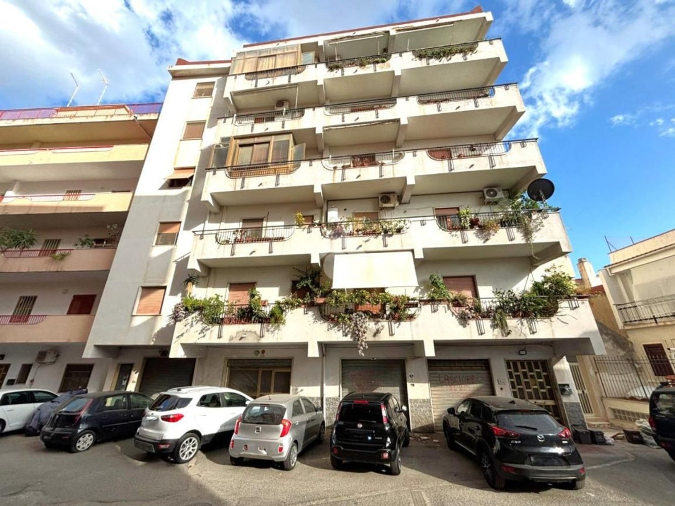 Apartamento de 4 habitaciónes en Reggio Calabria, Italy No. 308047