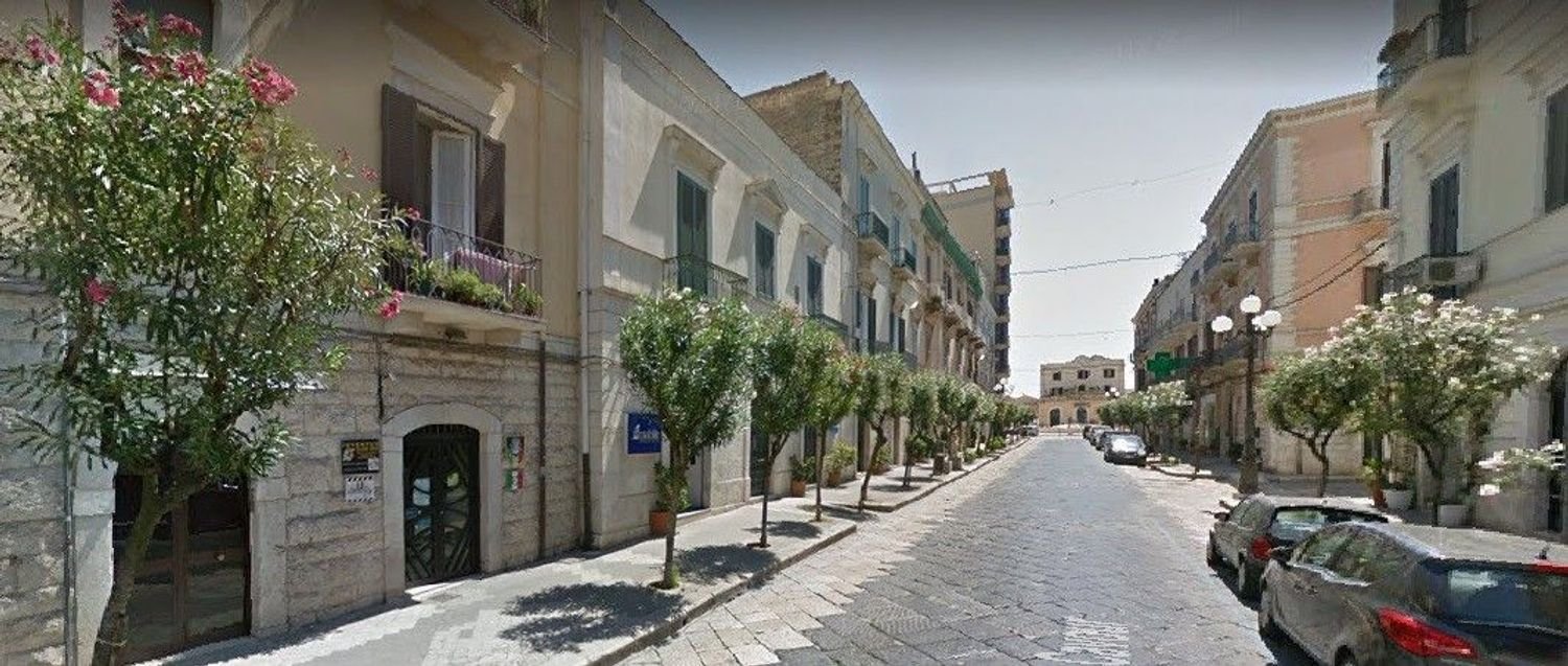 Коммерческая недвижимость 100м² в Трани, Италия № 131236