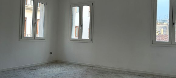 5-salle Appartement à Treviso, Italy No. 180639 3