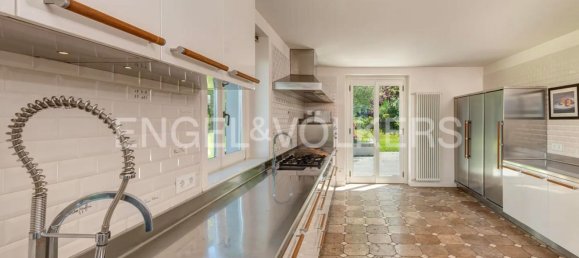 Вилла с 10 спальнями в Белладжо, Италия № 380591 6