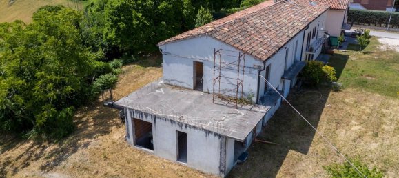 Casa de 15 habitaciónes en Fabriano, Italy No. 120928 4