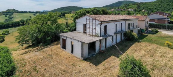 Casa de 15 habitaciónes en Fabriano, Italy No. 120928 2
