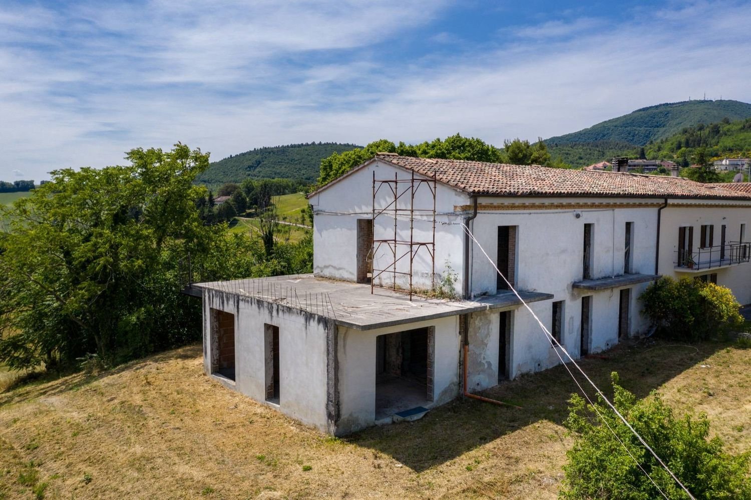 Casa de 15 habitaciónes en Fabriano, Italy No. 120928