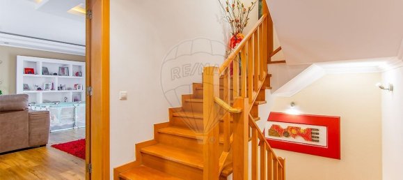 4 bedrooms House in Sintra, Portugal No. 49110 3