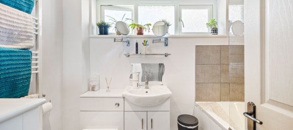 3 bedrooms House in Crawley, United Kingdom No. 1068 20