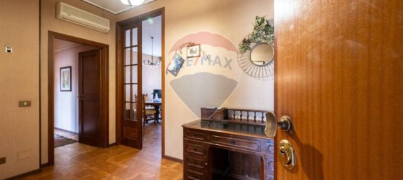 4-salle Appartement à Parma, Italy No. 237786 3