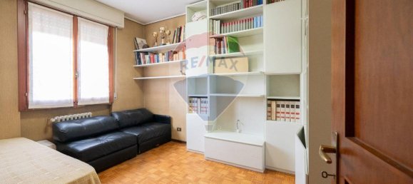 4-salle Appartement à Parma, Italy No. 237786 27