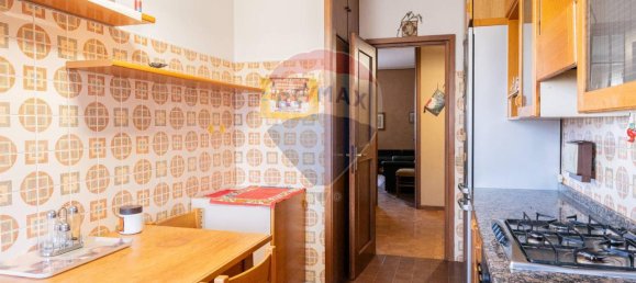 4-salle Appartement à Parma, Italy No. 237786 8