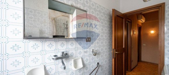 4-salle Appartement à Parma, Italy No. 237786 31