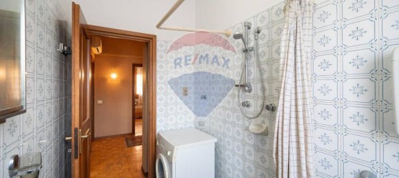 4-salle Appartement à Parma, Italy No. 237786 32