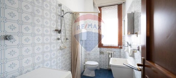 4-salle Appartement à Parma, Italy No. 237786 30