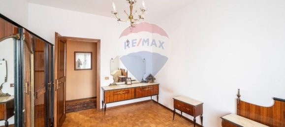 4-salle Appartement à Parma, Italy No. 237786 17